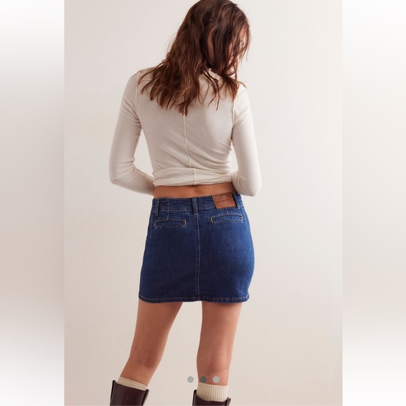 We The Free Mini Skirt Denim Dark Blue Side Zip Closure Stretch Womens Size 30